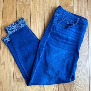 Ankle length jeans 👖 with leopard detail.